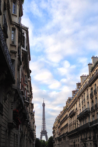 Eiffel Tower down a narrow rue