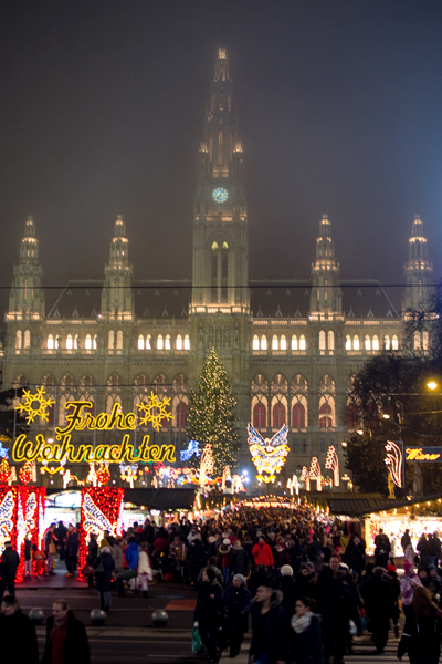 Rathausplatz Christmas Market in full swing