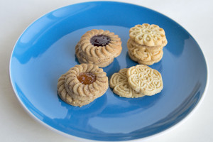 Nostalgic Cookies: Linzers, Pleasures, and Glees