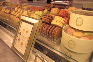 macaron shops in paris